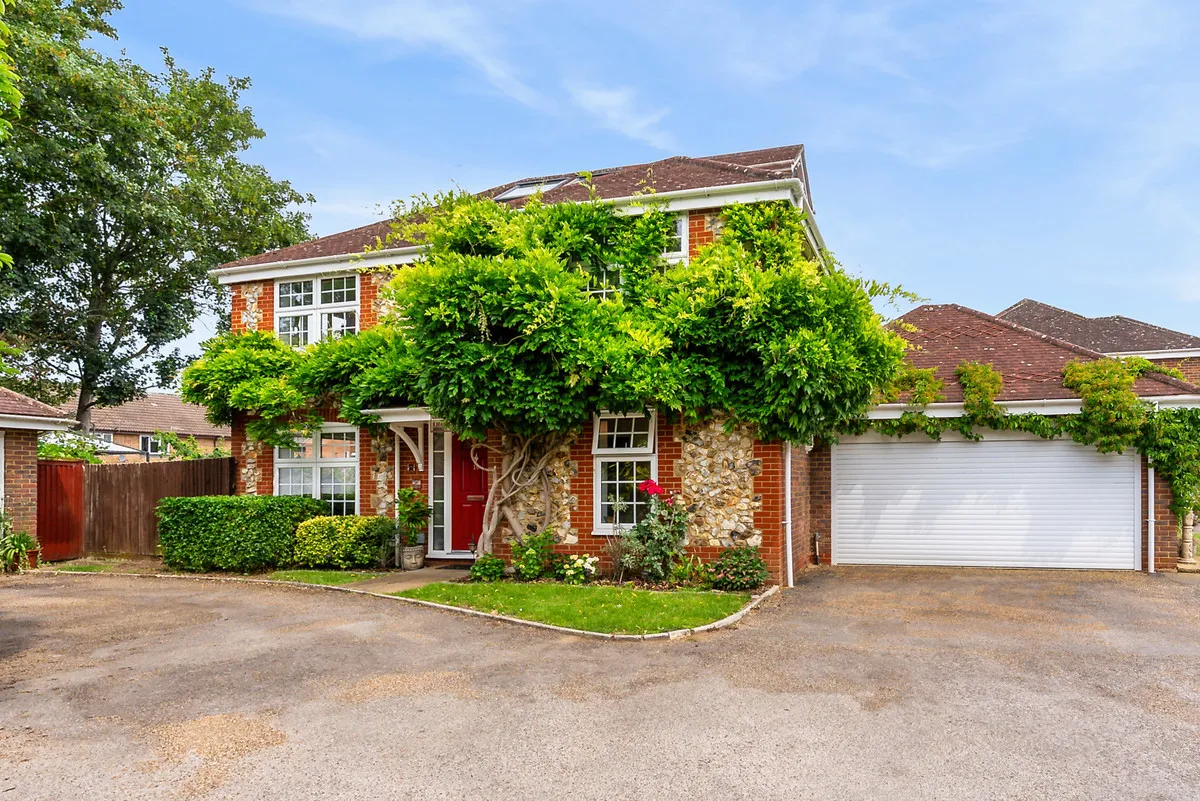 Staines-upon-thames, TW18, photo 7