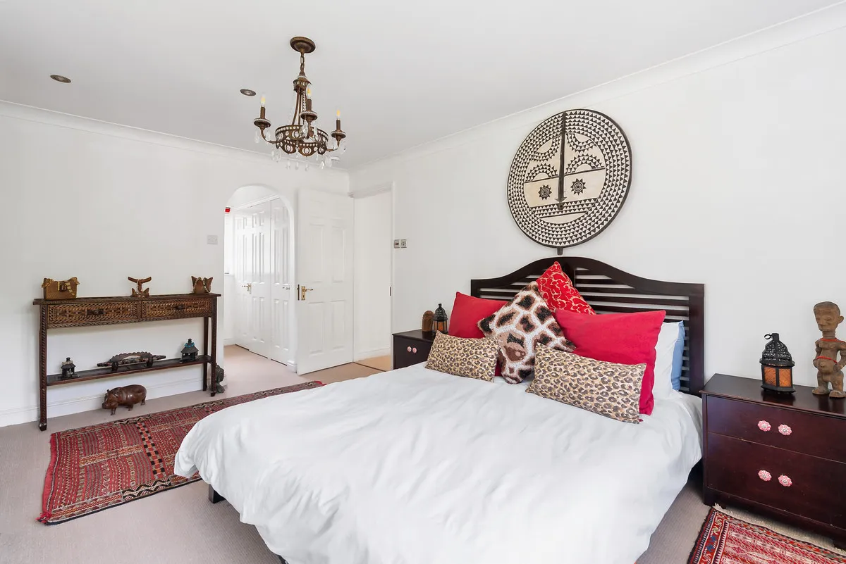 Staines-upon-thames, TW18, photo 8