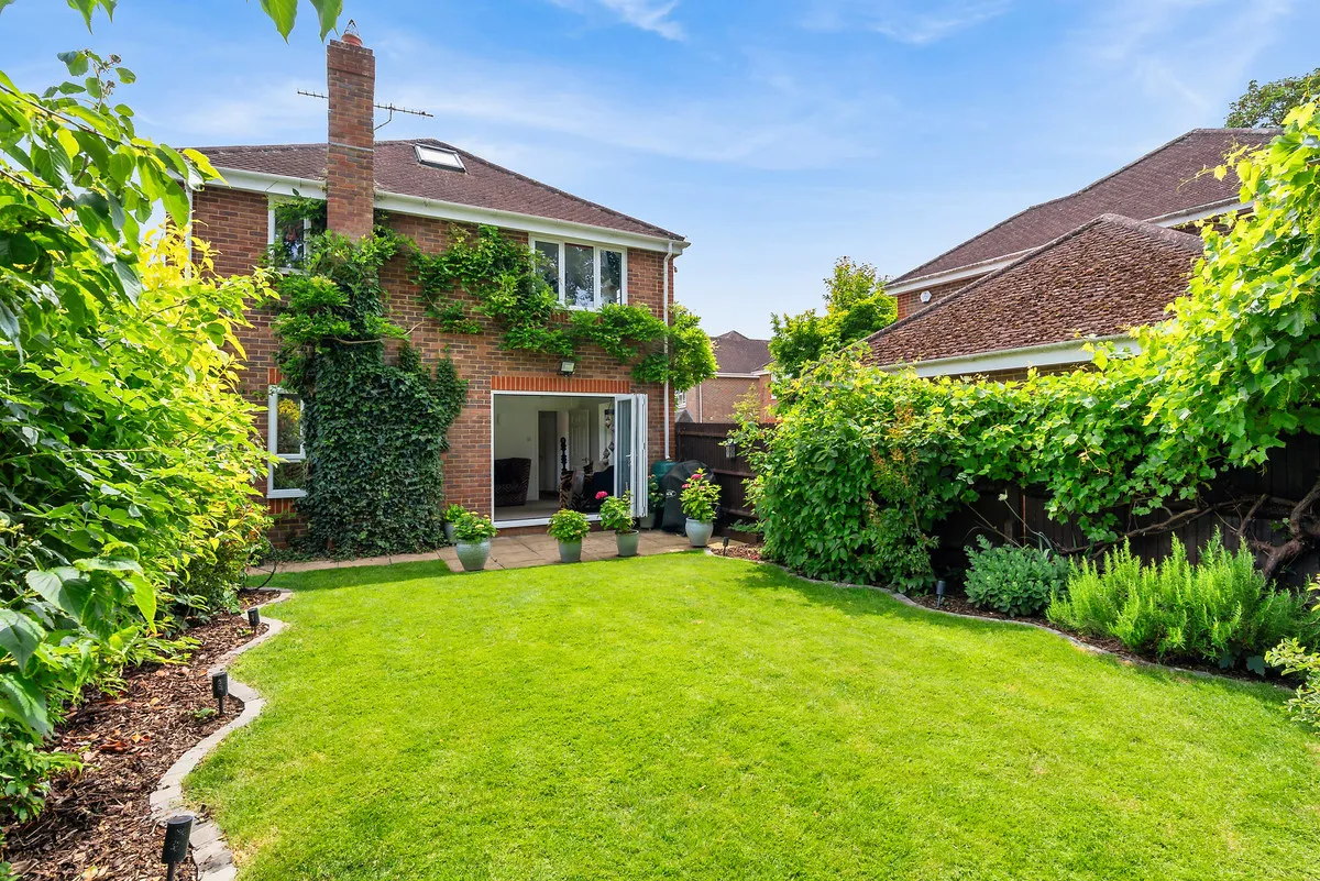Staines-upon-thames, TW18, photo 36