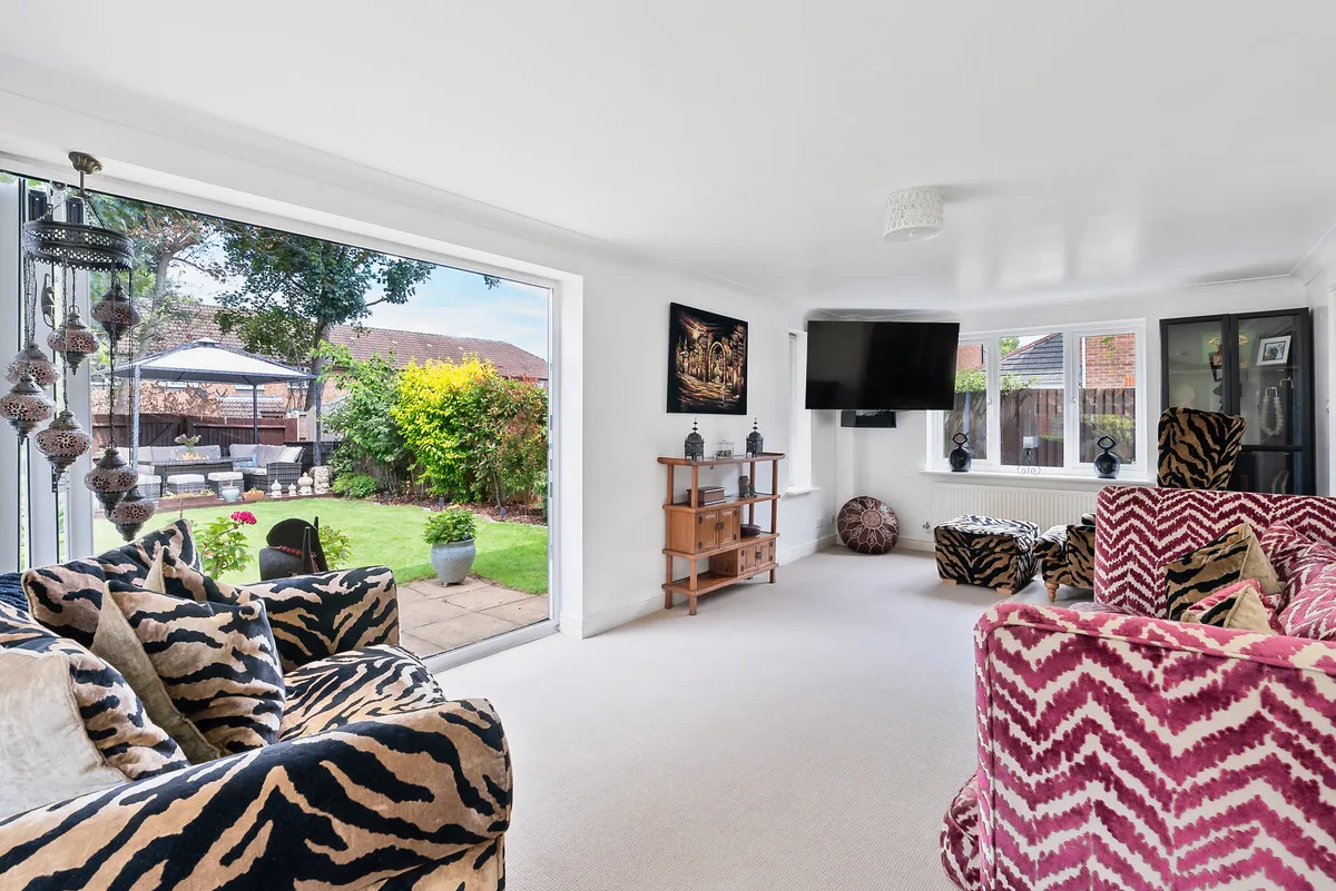 Staines-upon-thames, TW18, photo 9