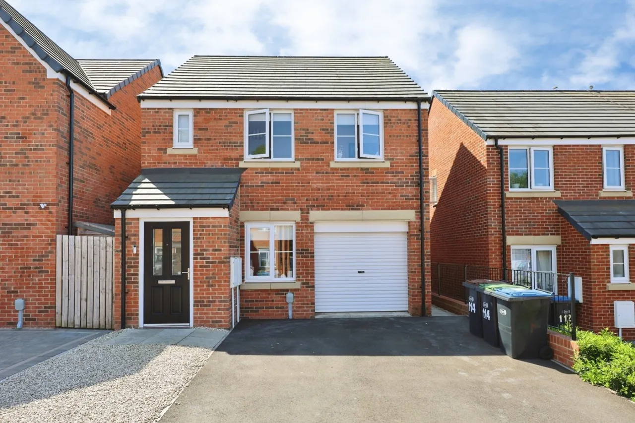 3 bed house for sale — Birch Way, Newton Aycliffe