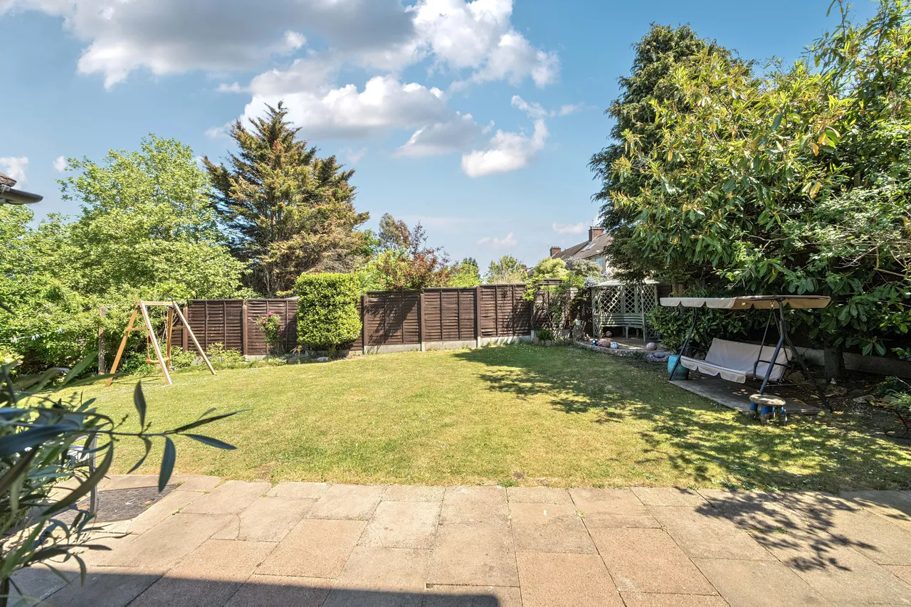 131 Woodyates Road, London, photo 11