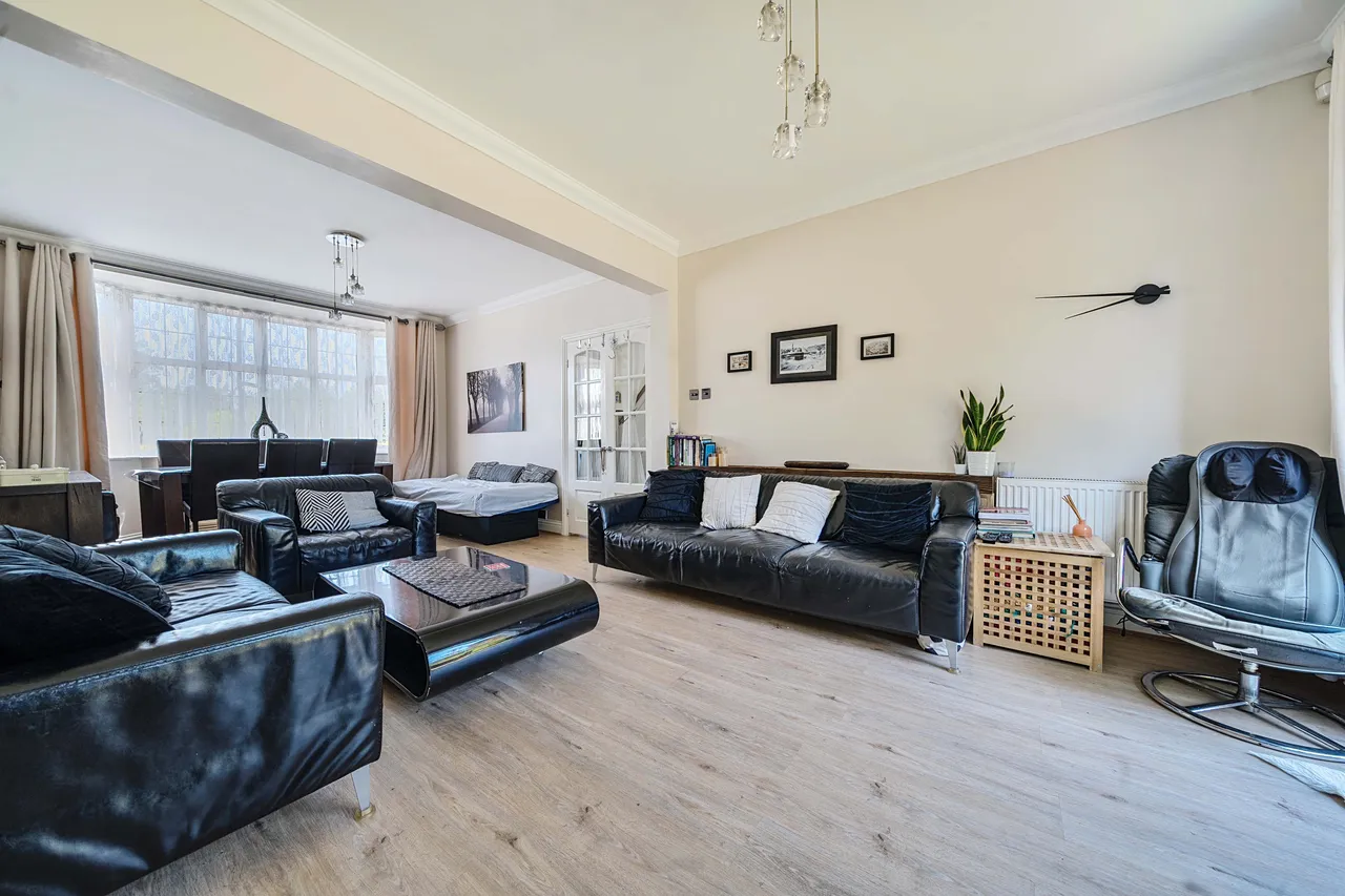 131 Woodyates Road, London, photo 4
