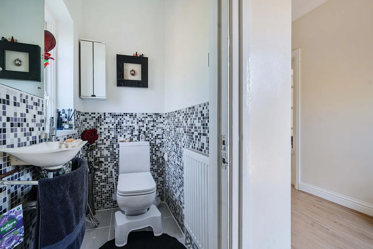 131 Woodyates Road, London, photo 10