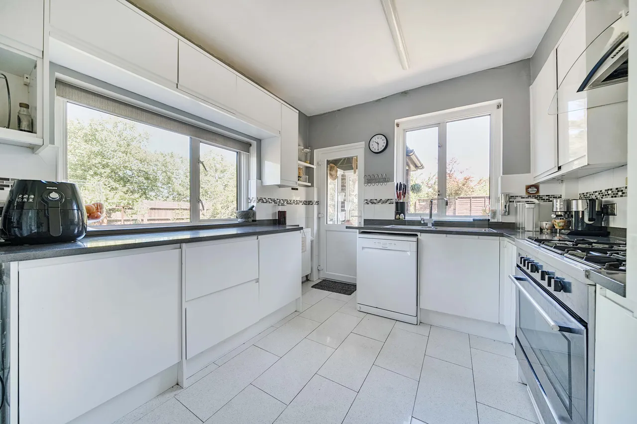 131 Woodyates Road, London, photo 7