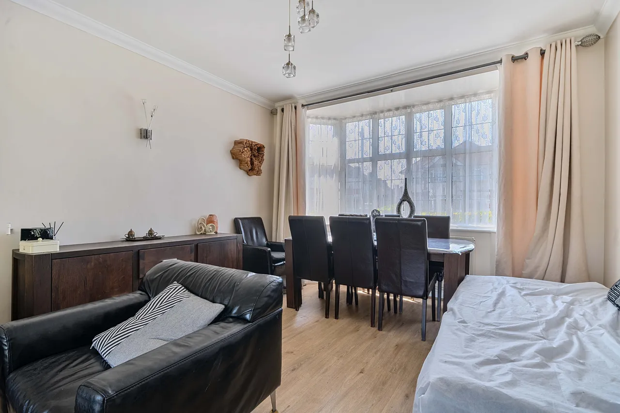 131 Woodyates Road, London, photo 12