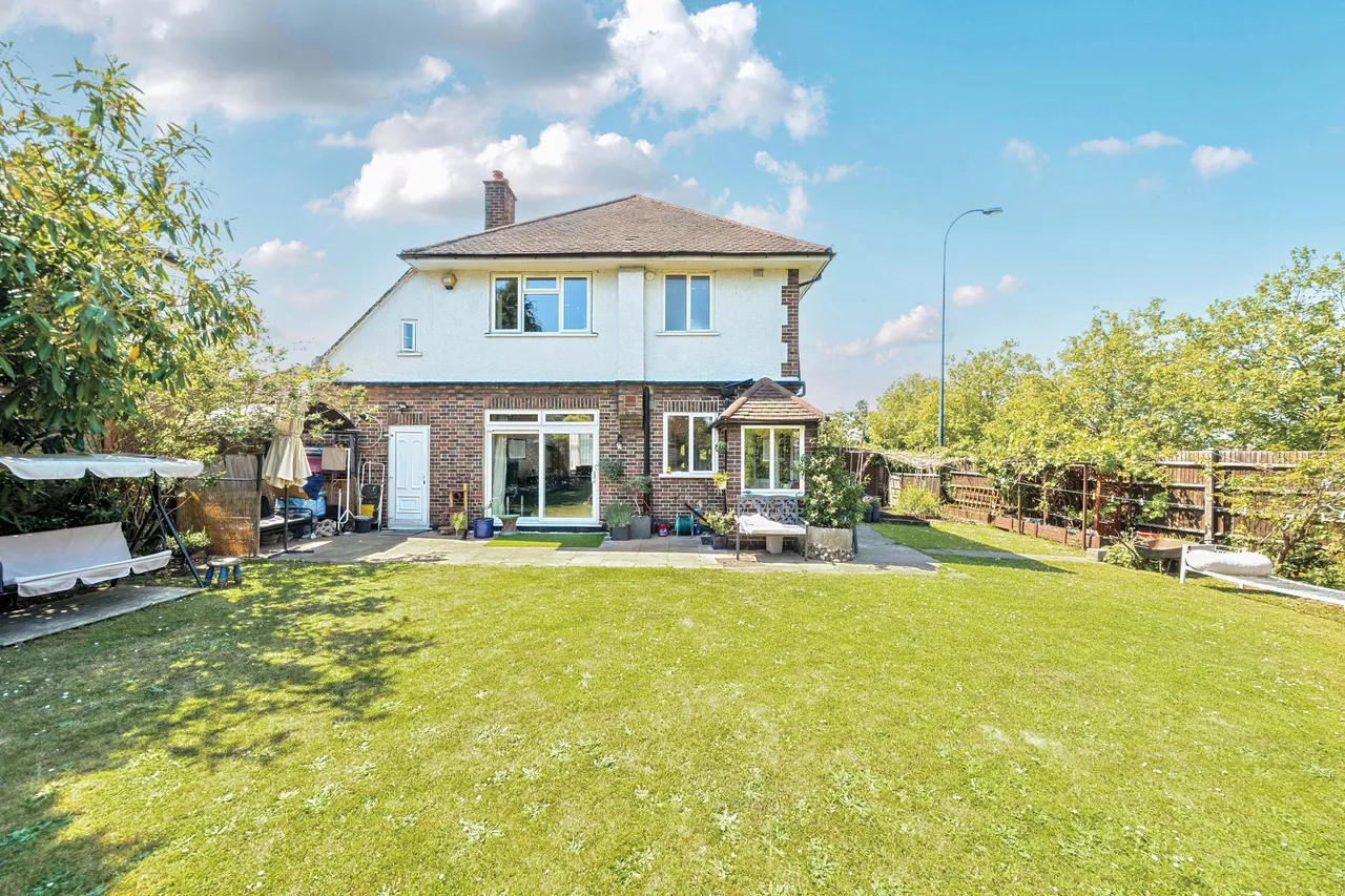 131 Woodyates Road, London, photo 5
