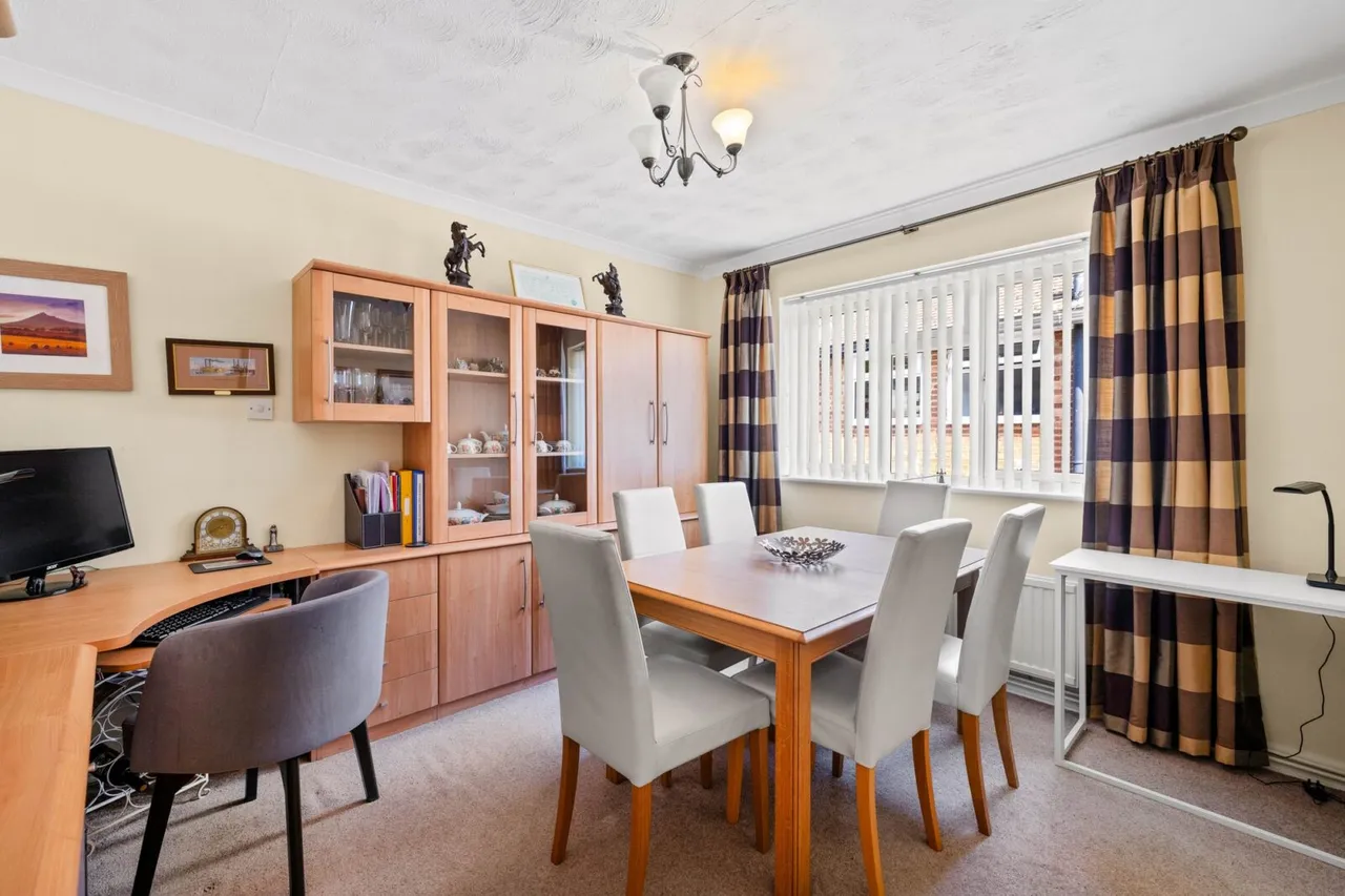 Heathcote Drive, East Grinstead, East Grinstead, RH19 1ND, photo 6