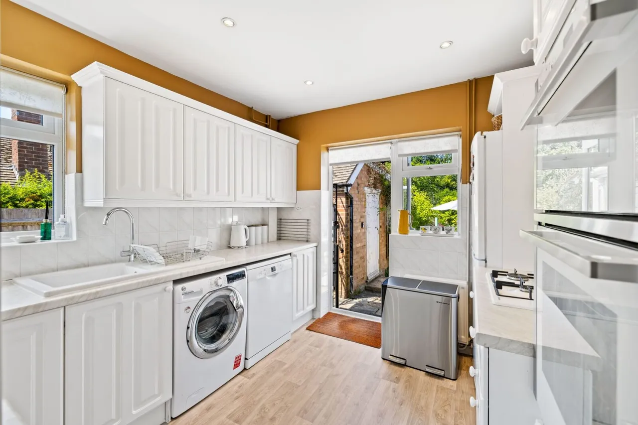 Heathcote Drive, East Grinstead, East Grinstead, RH19 1ND, photo 9
