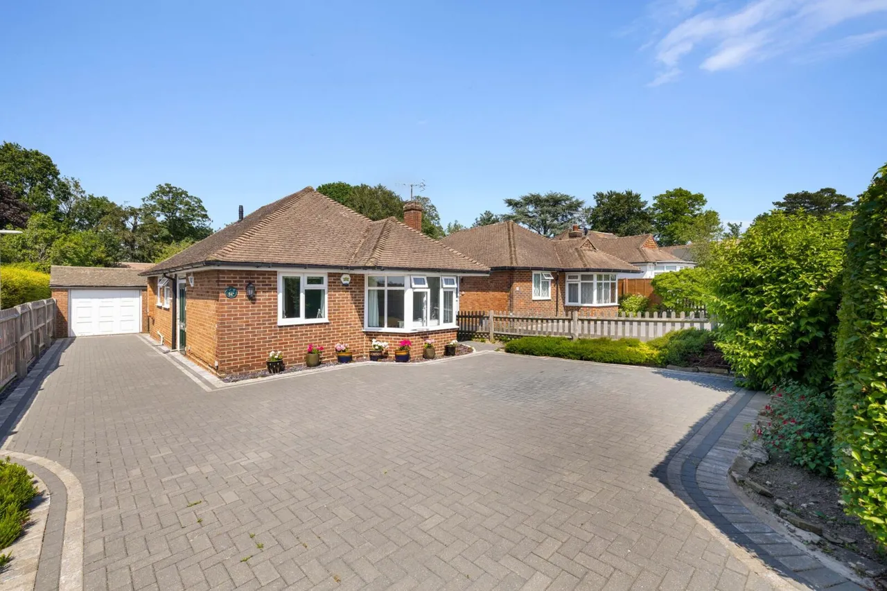 3 bed house for sale — Heathcote Drive, East Grinstead, East Grinstead, RH19 1ND