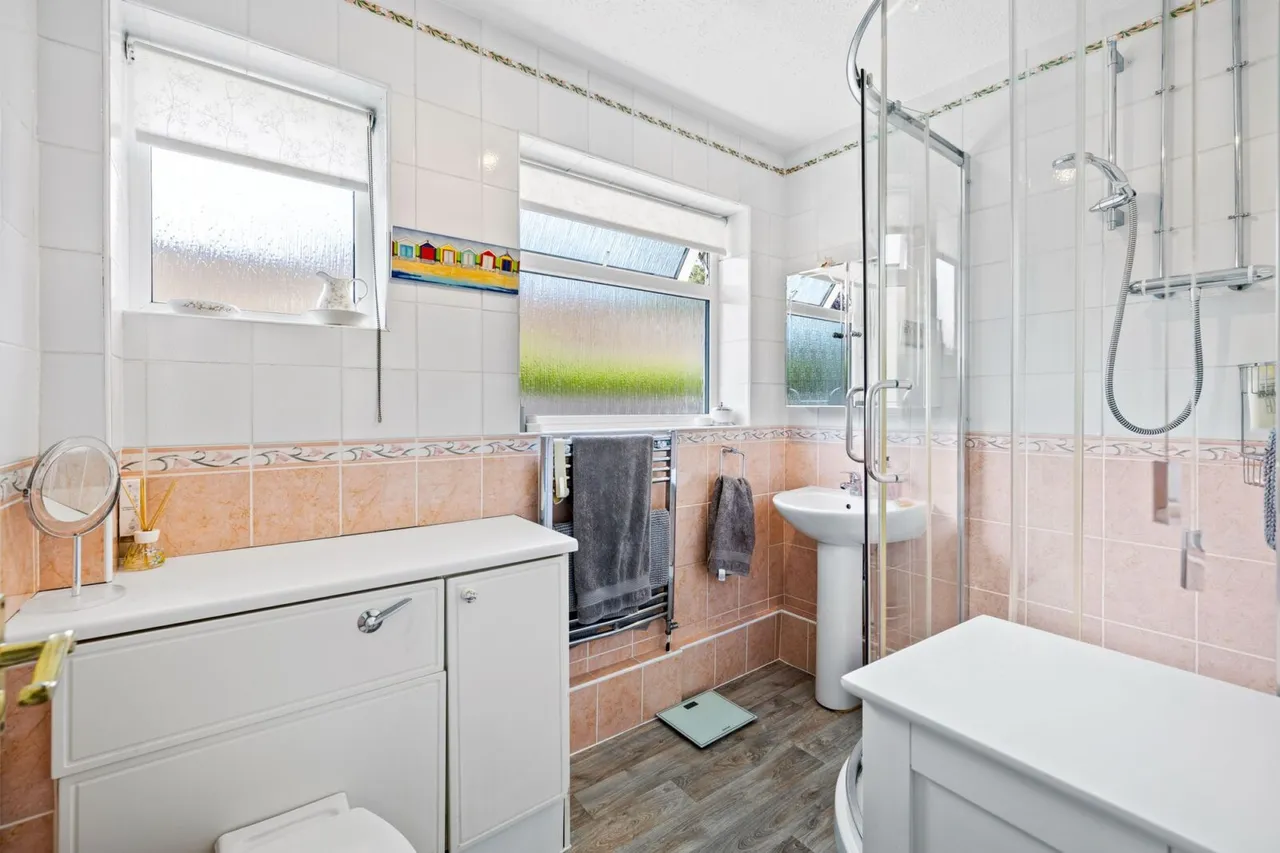 Heathcote Drive, East Grinstead, East Grinstead, RH19 1ND, photo 12