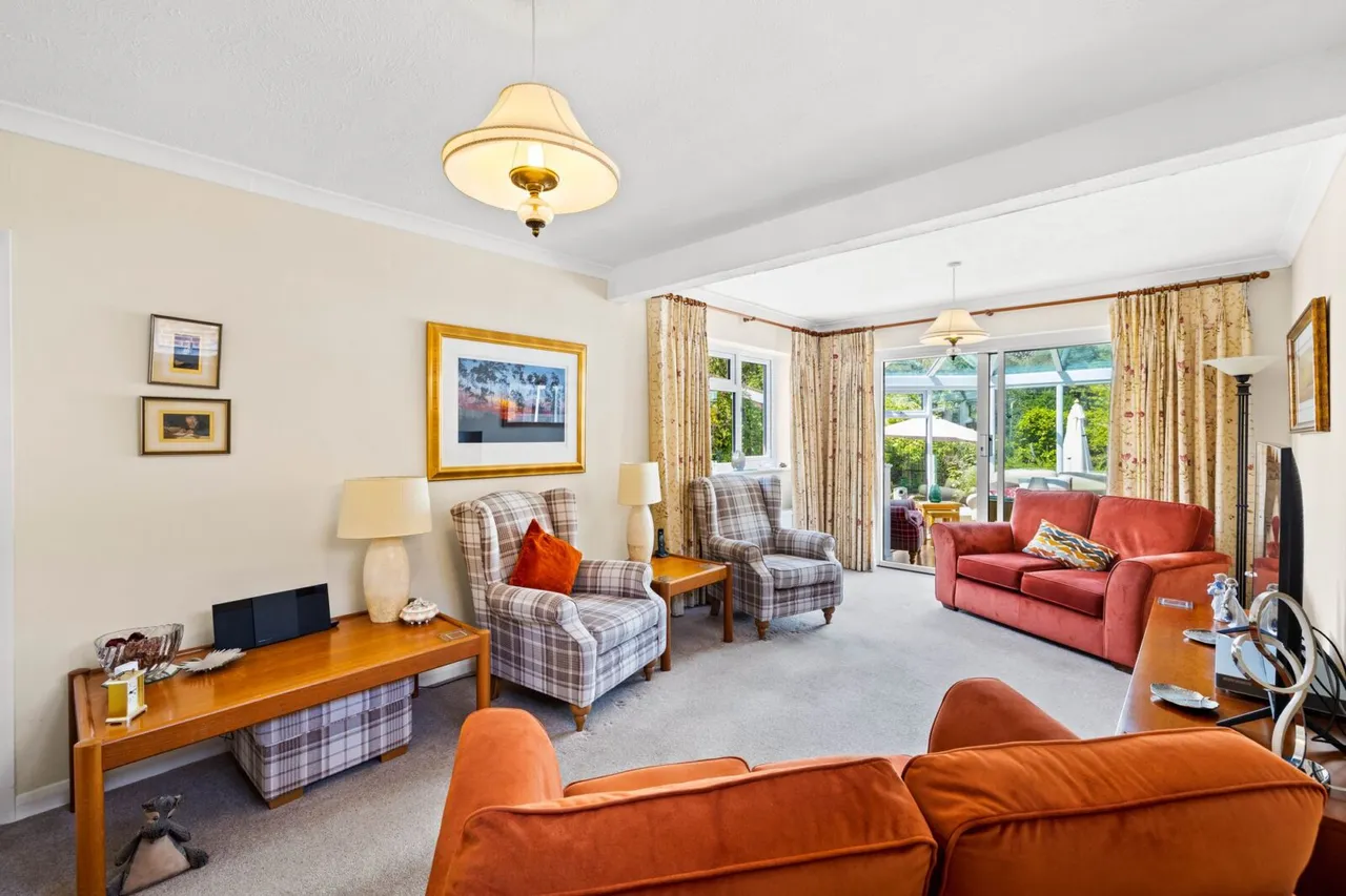 Heathcote Drive, East Grinstead, East Grinstead, RH19 1ND, photo 2