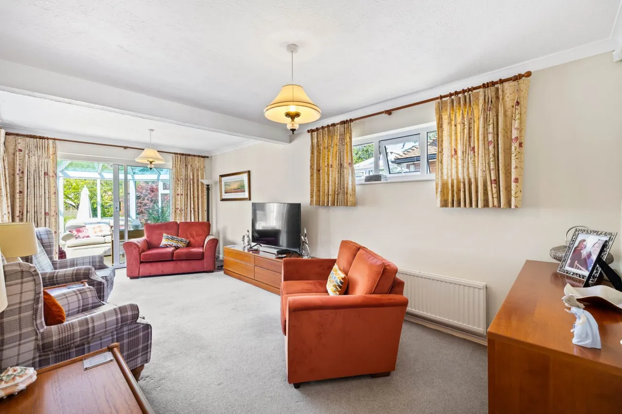 Heathcote Drive, East Grinstead, East Grinstead, RH19 1ND, photo 5