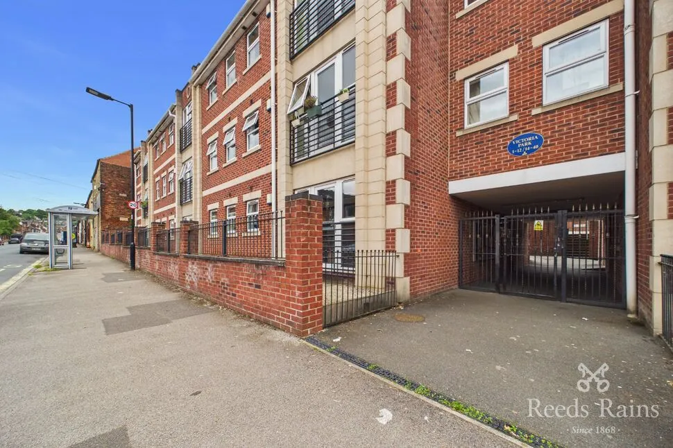 1 bed flat for sale — Valley Road, Sheffield, S8