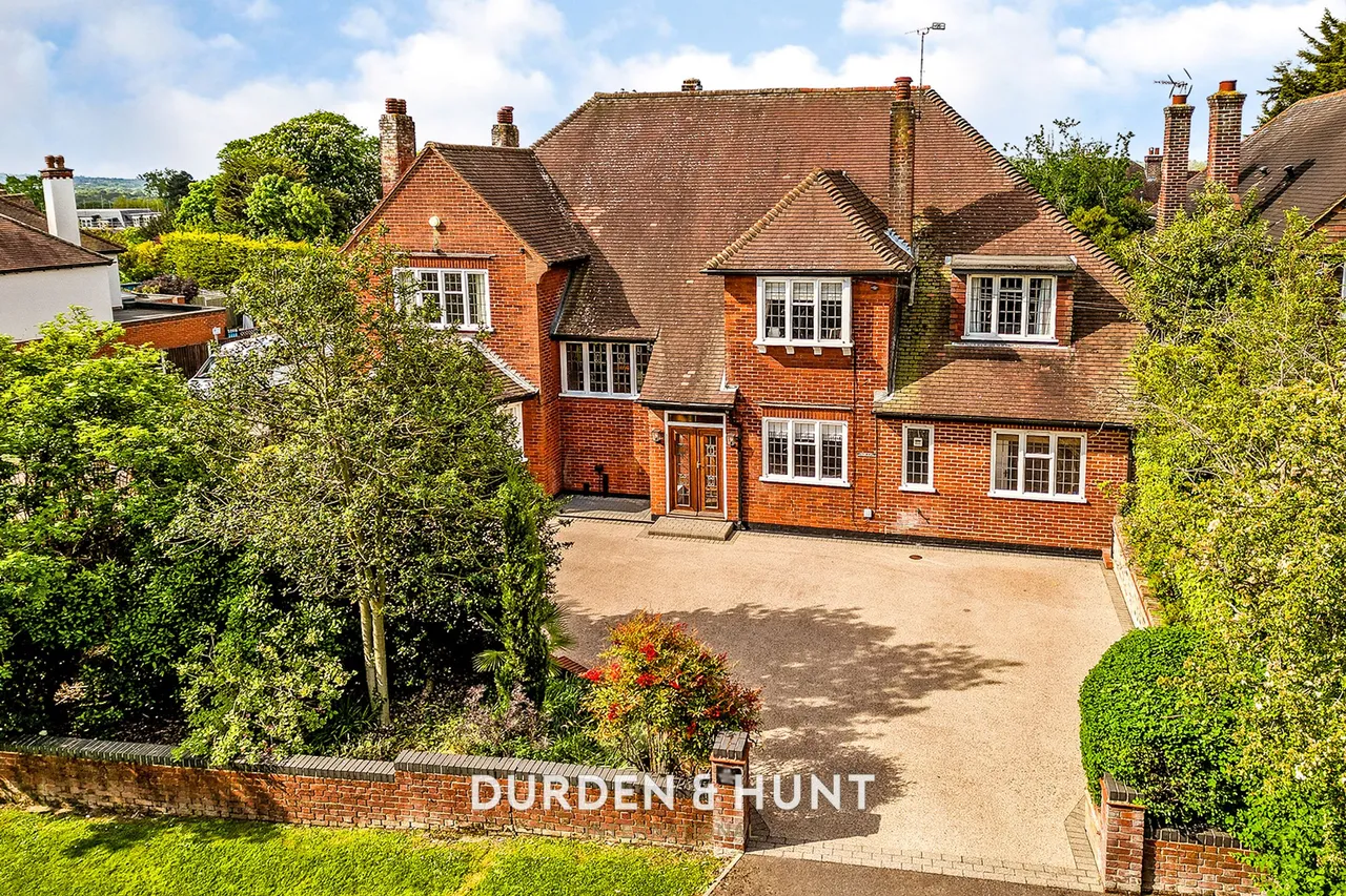 6 bed house for sale, Traps Hill, Loughton, IG10