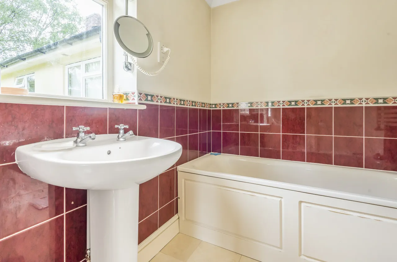 Gascoigne Lane, Ropley, SO24, photo 12