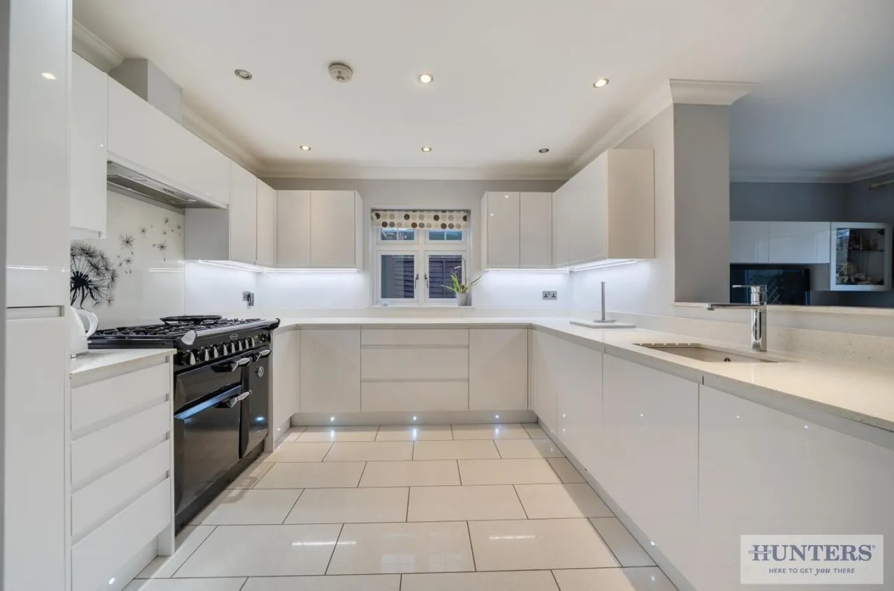 Foresters Crescent, Bexleyheath, DA7, photo 4