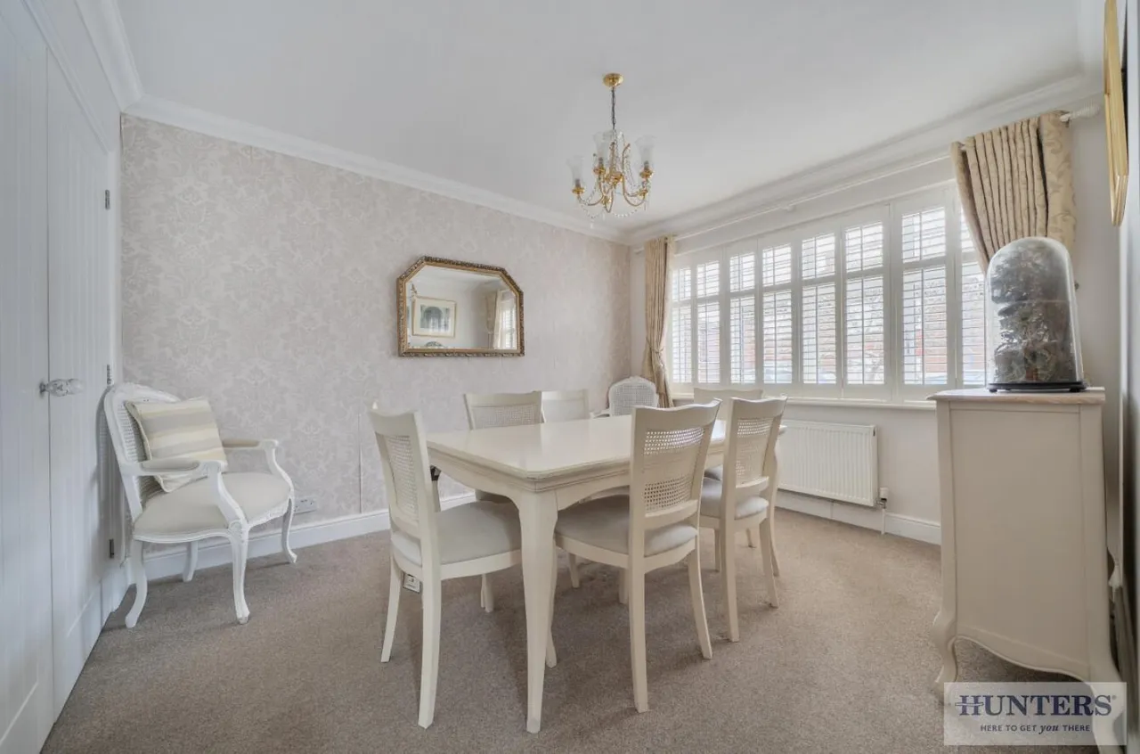 Foresters Crescent, Bexleyheath, DA7, photo 9