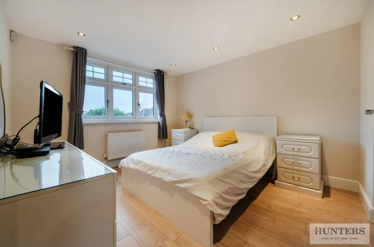 Foresters Crescent, Bexleyheath, DA7, photo 12