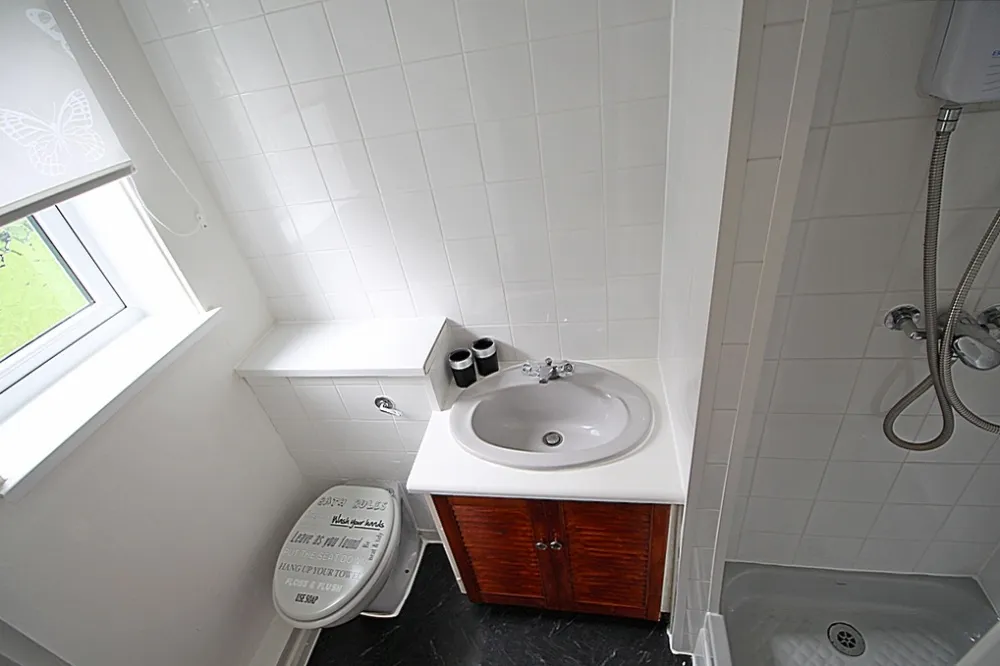Brendon Close, Harlington, Middlesex, UB3 5NQ, photo 6