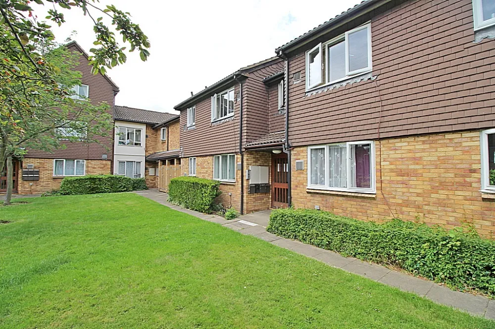 1 bed flat to rent — Brendon Close, Harlington, Middlesex, UB3 5NQ