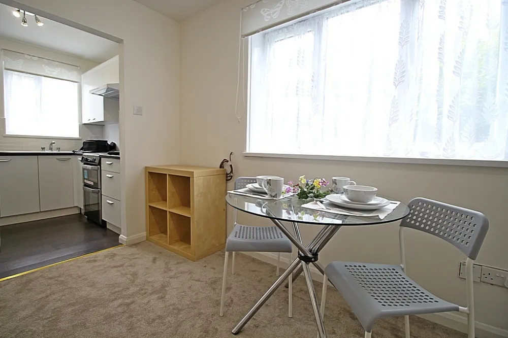 Brendon Close, Harlington, Middlesex, UB3 5NQ, photo 4