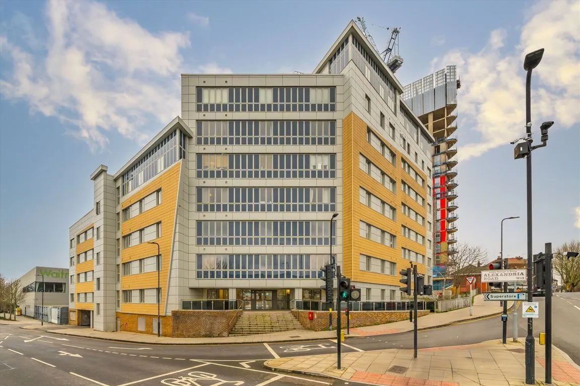 2 bed property to rent, Drayton Green Road, W13