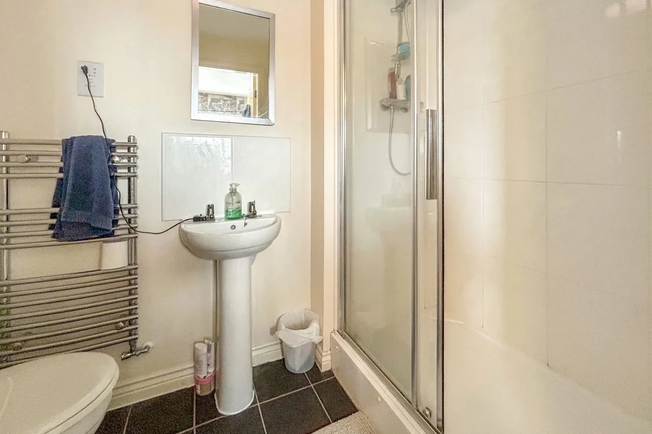 Wharton Crescent, Beeston, NG9, photo 10