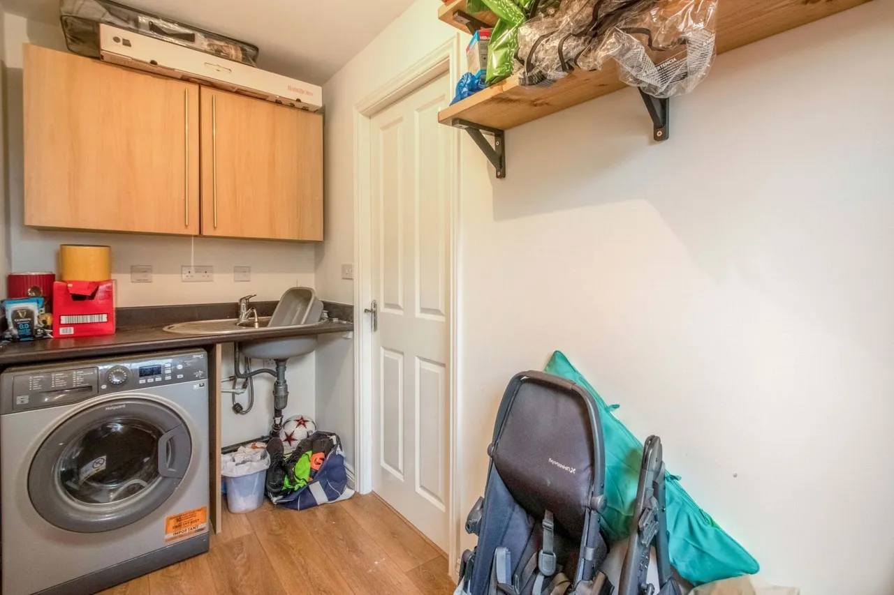 Wharton Crescent, Beeston, NG9, photo 13