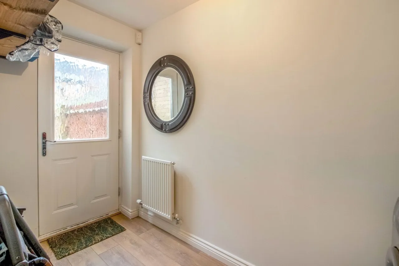 Wharton Crescent, Beeston, NG9, photo 14