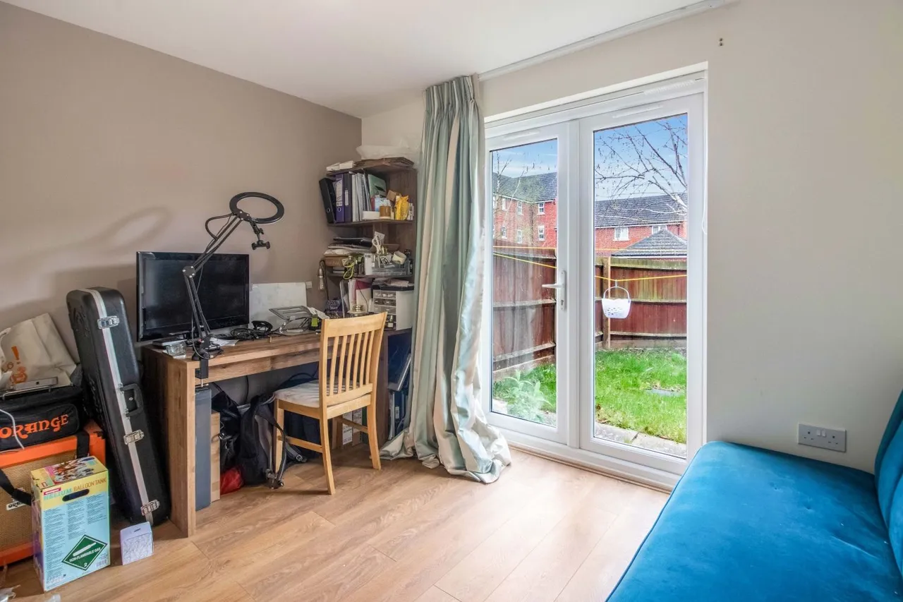 Wharton Crescent, Beeston, NG9, photo 11