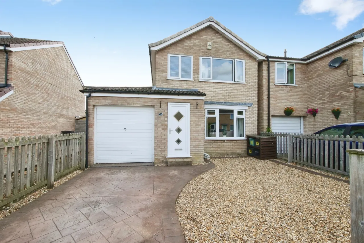 3 bed house for sale — Gateland Close, Haxby, York