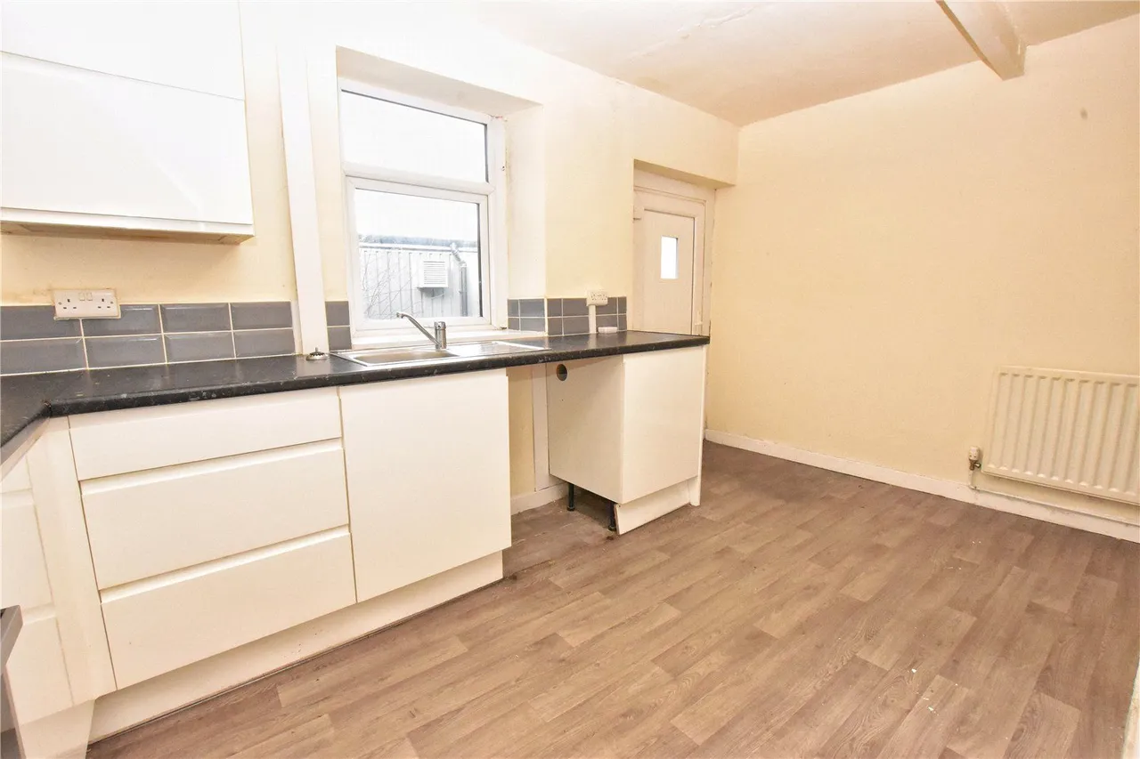 Victoria Street, Glossop, SK13, photo 5