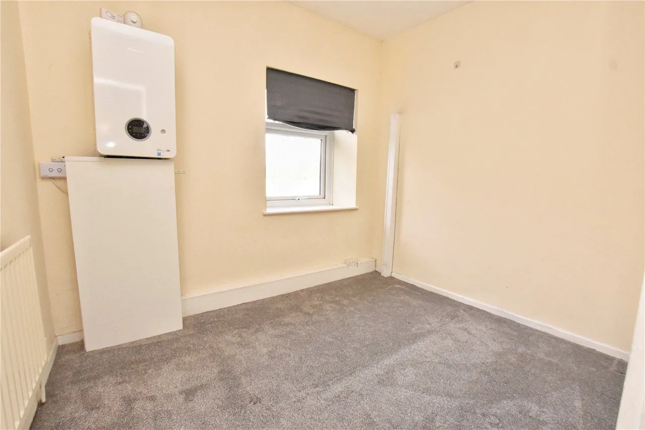 Victoria Street, Glossop, SK13, photo 9