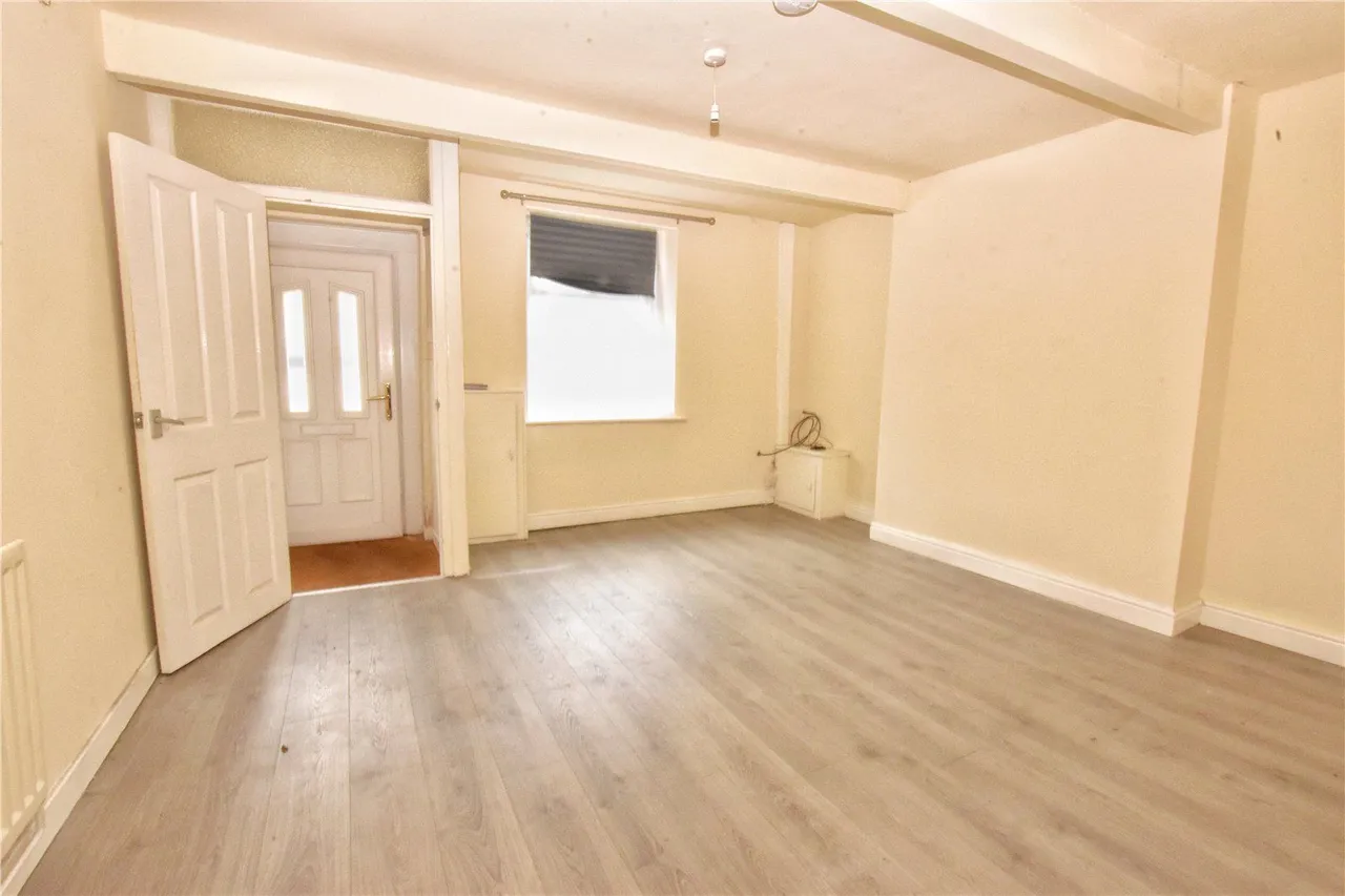 Victoria Street, Glossop, SK13, photo 2