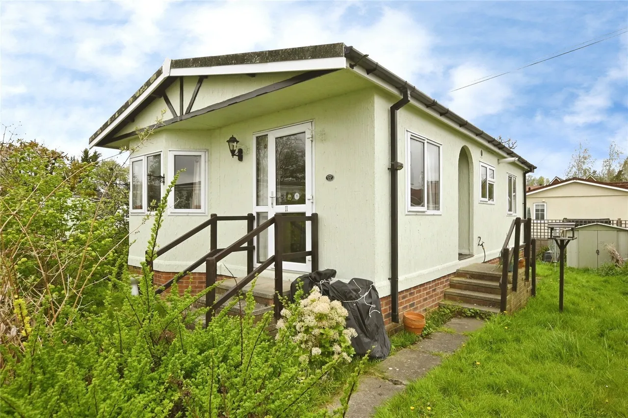 2 bed mobile home for sale, Broadway Park, The Causeway, GU31
