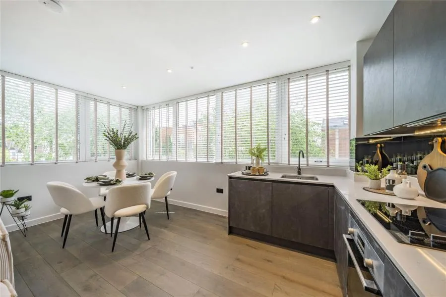 Rosemount Avenue, West Byfleet, KT14, photo 2