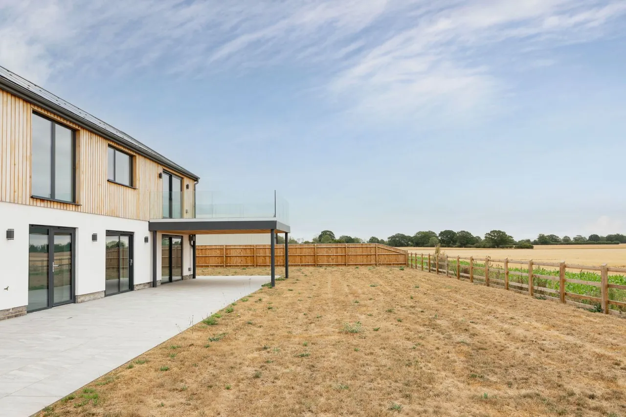 Long Row, Tibenham, NR16, photo 18