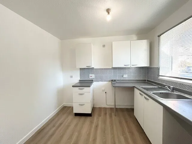 3 bed house to rent, Page Close, Dagenham, RM9
