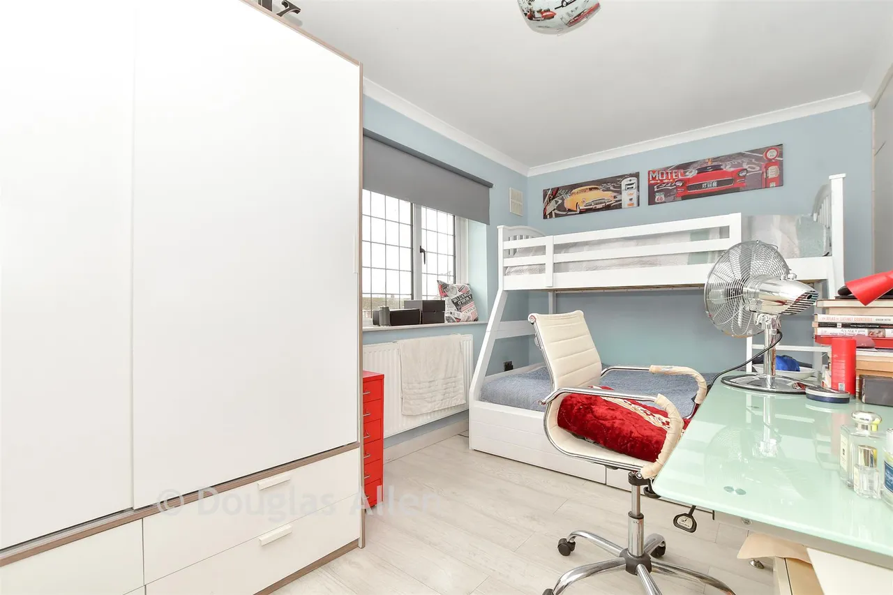 Hind Close, Chigwell, IG7, photo 5