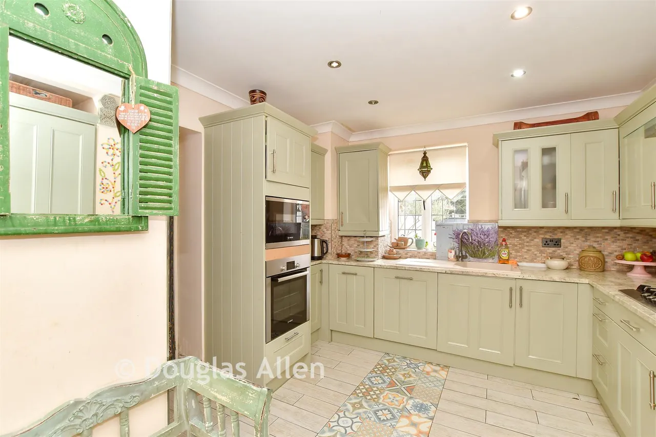 Hind Close, Chigwell, IG7, photo 4