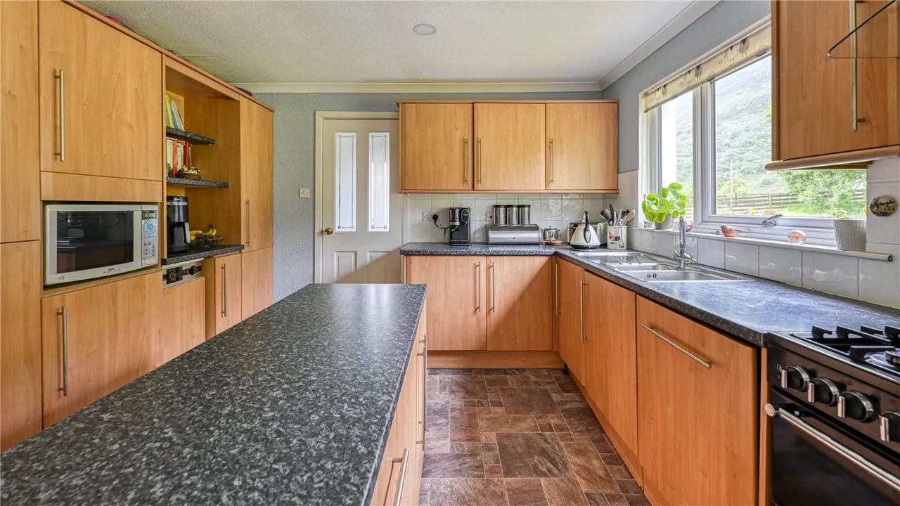 White Falls, Camusluinie, Kyle, Highland, IV40 8EA, photo 5