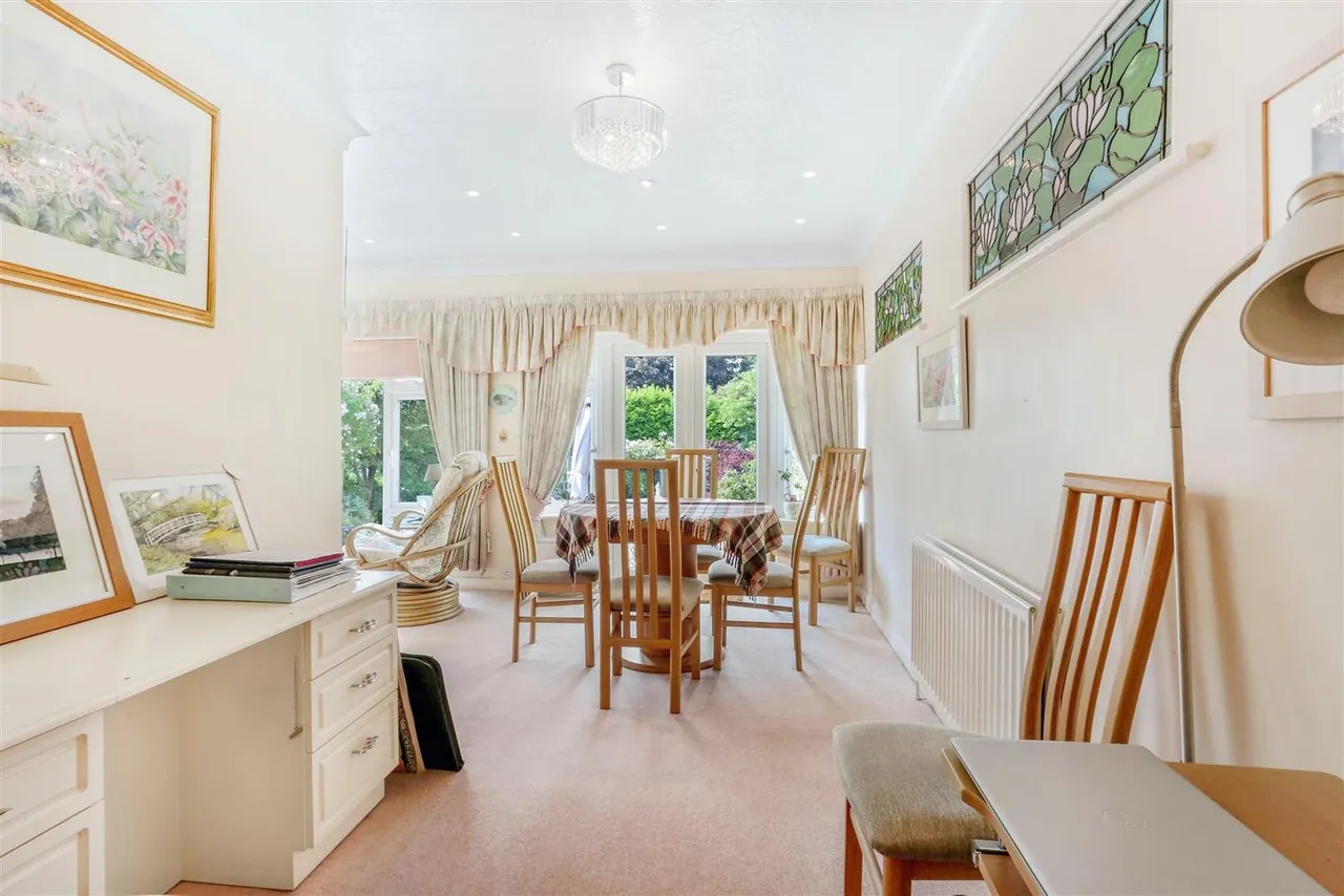 Chapel Way, Epsom Downs, Surrey, KT18 5TB, photo 6