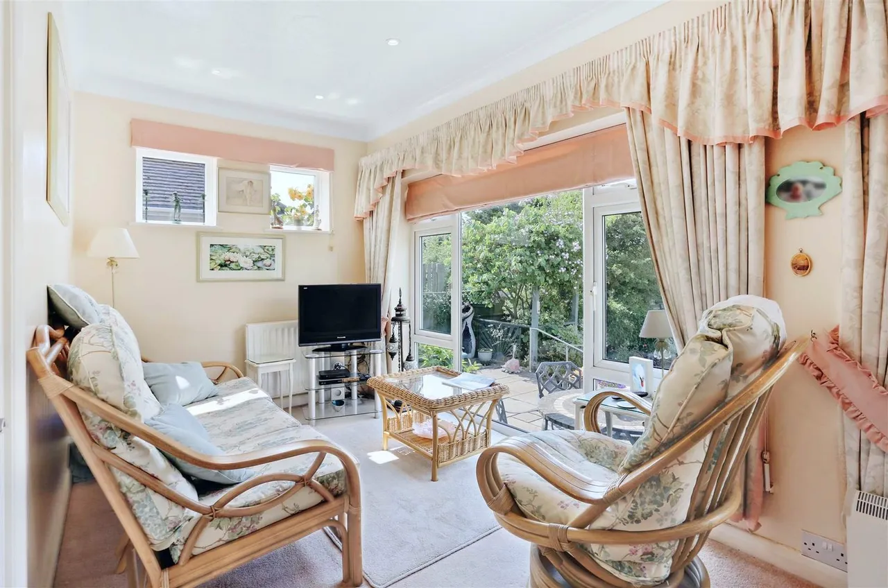 Chapel Way, Epsom Downs, Surrey, KT18 5TB, photo 9