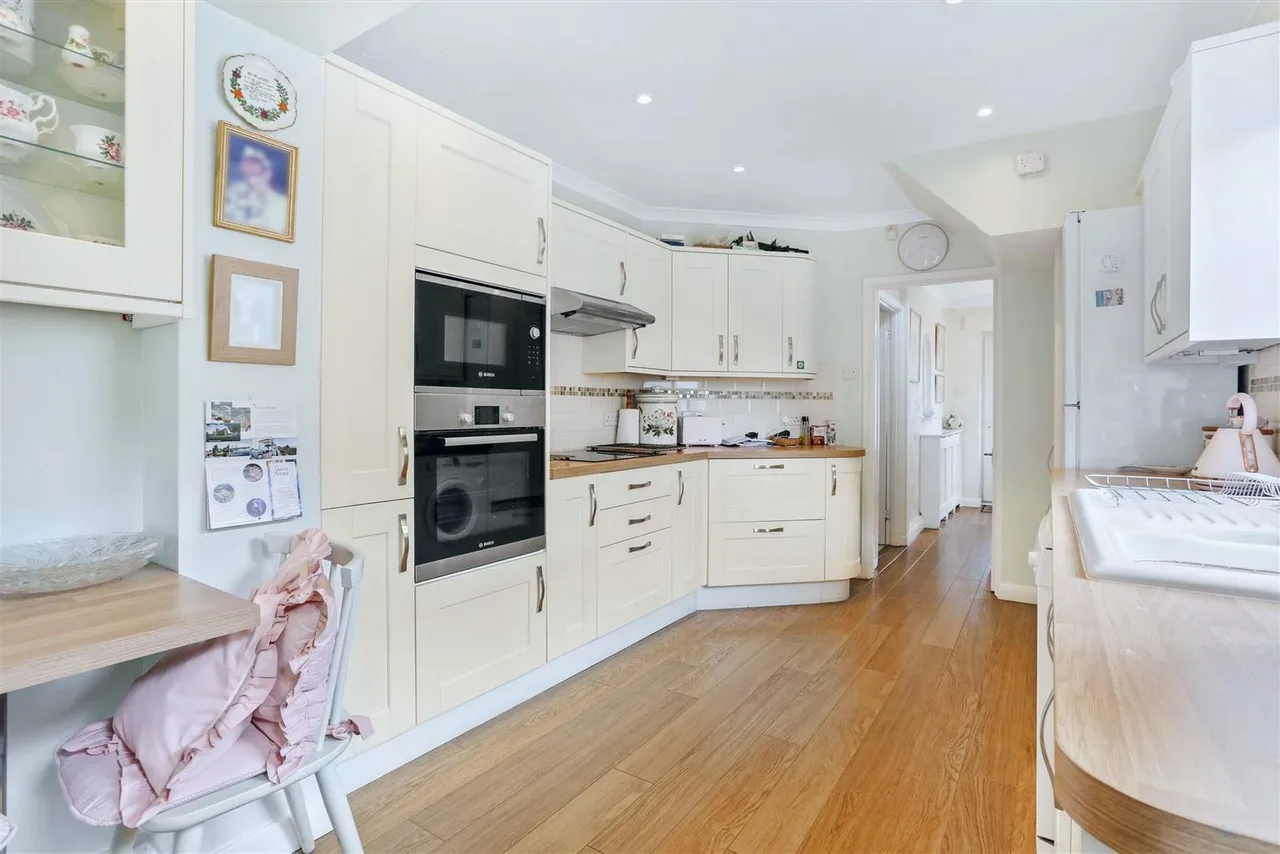 Chapel Way, Epsom Downs, Surrey, KT18 5TB, photo 11