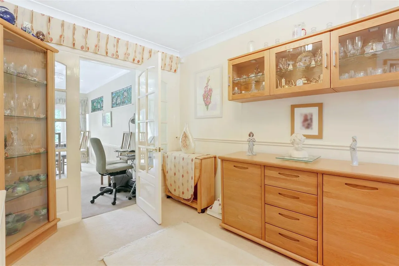 Chapel Way, Epsom Downs, Surrey, KT18 5TB, photo 5