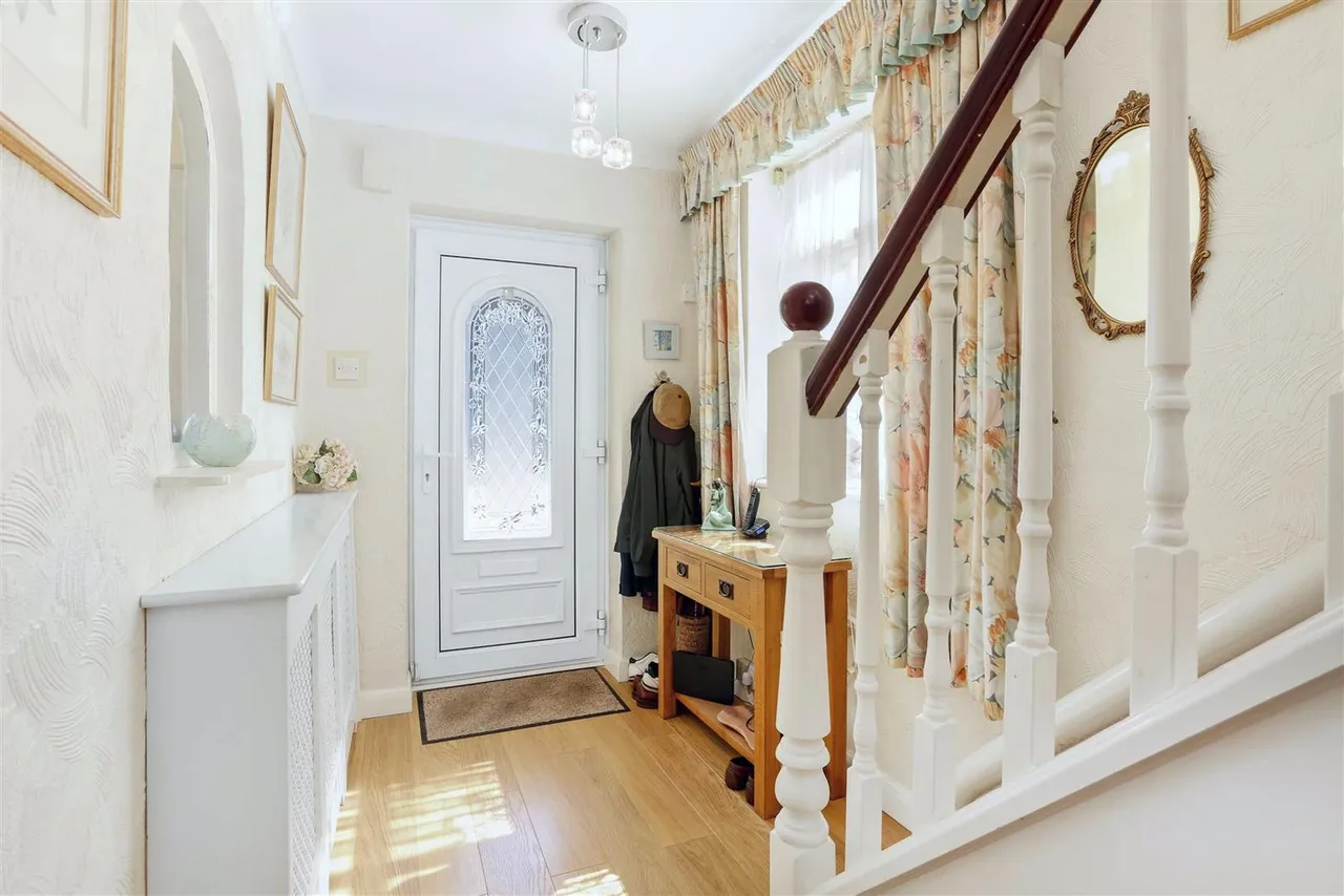 Chapel Way, Epsom Downs, Surrey, KT18 5TB, photo 2