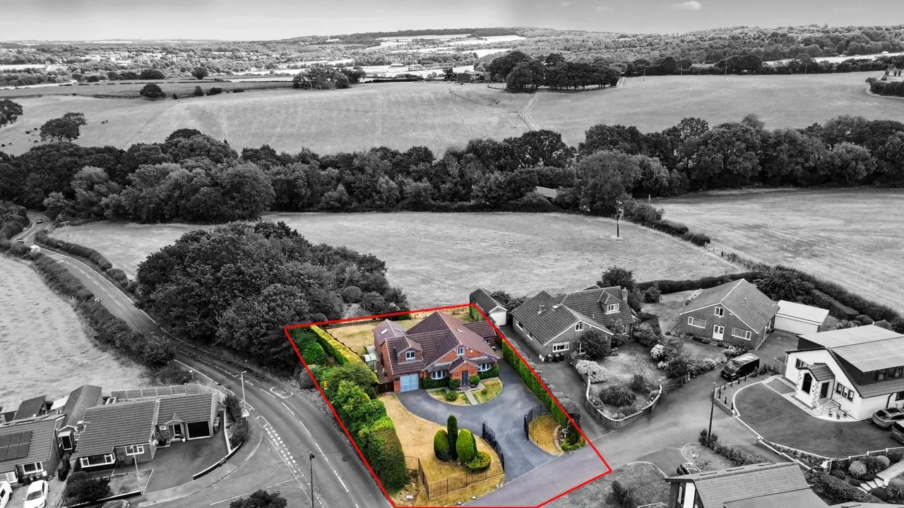 Blacker Lane, Netherton, WF4, photo 2