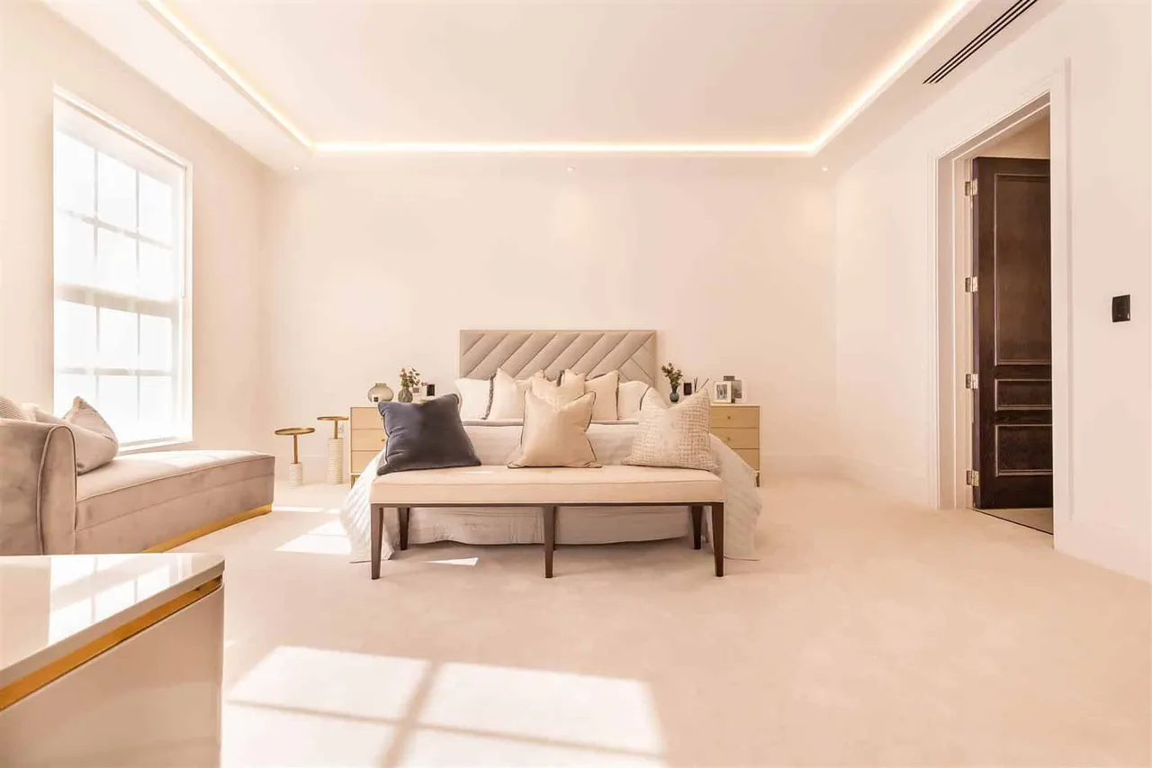 Tamara Court, Stradbroke Drive, Chigwell, photo 10