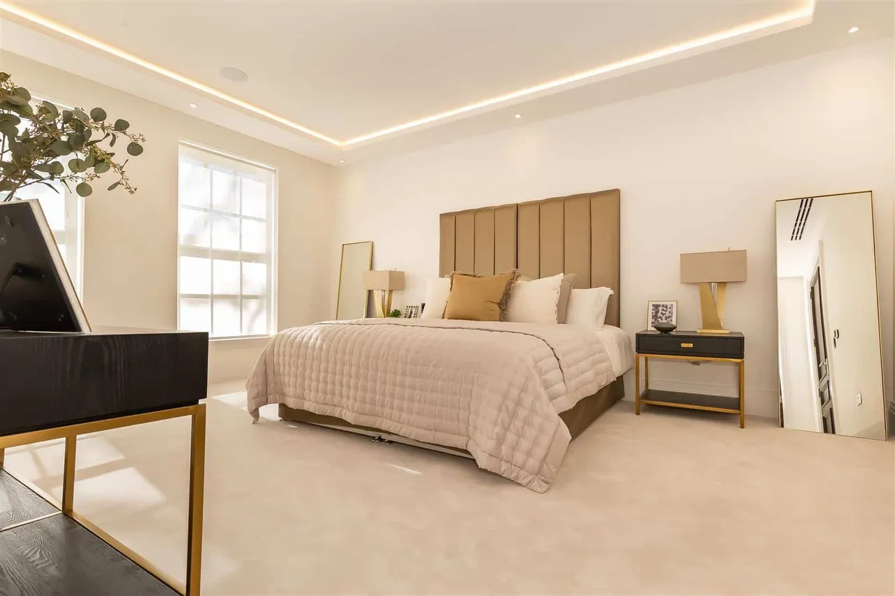 Tamara Court, Stradbroke Drive, Chigwell, photo 8